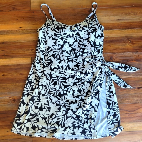 Lands' End Other - Lands End Women's Size 12 Black and White Havana Floral Swim Dress
